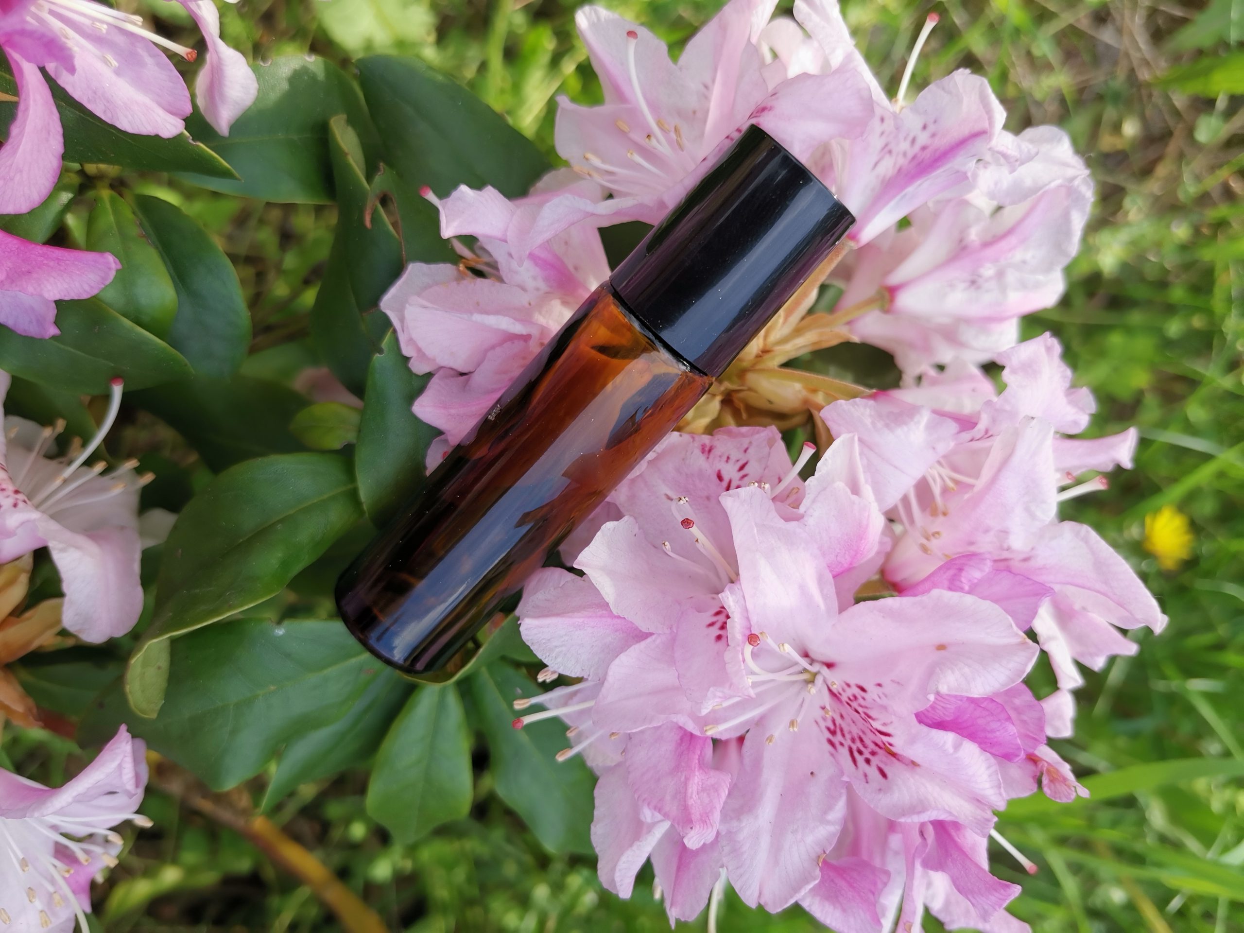 You are currently viewing Naturalne perfumy w olejku